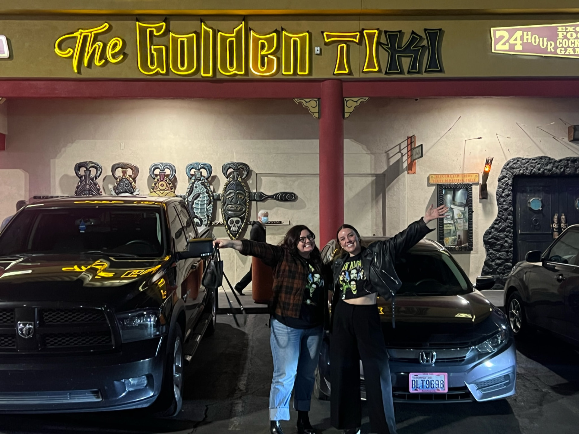 Alix and Erin outside the Golden Tiki